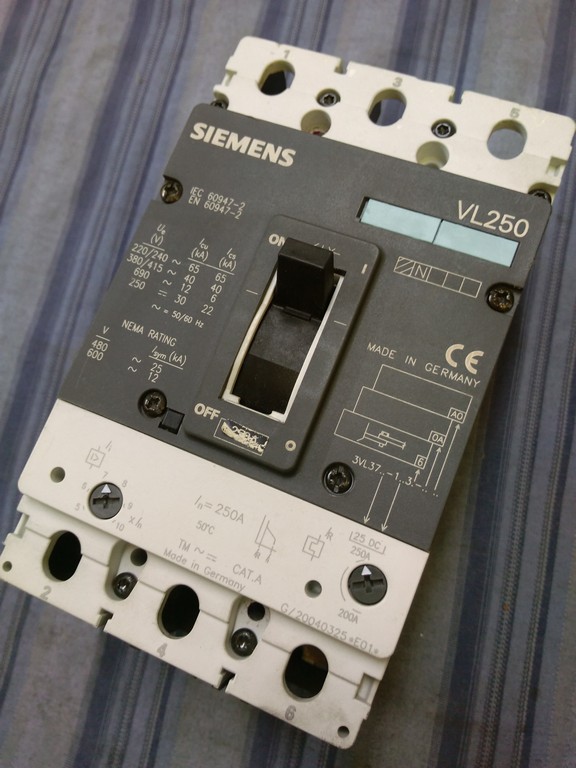 SIEMENS VL250 250A 3VL3725 TMŞ DEVRE KESİCİ ŞALTER VE AÇTIRMA BOBİNİ BULUNUR